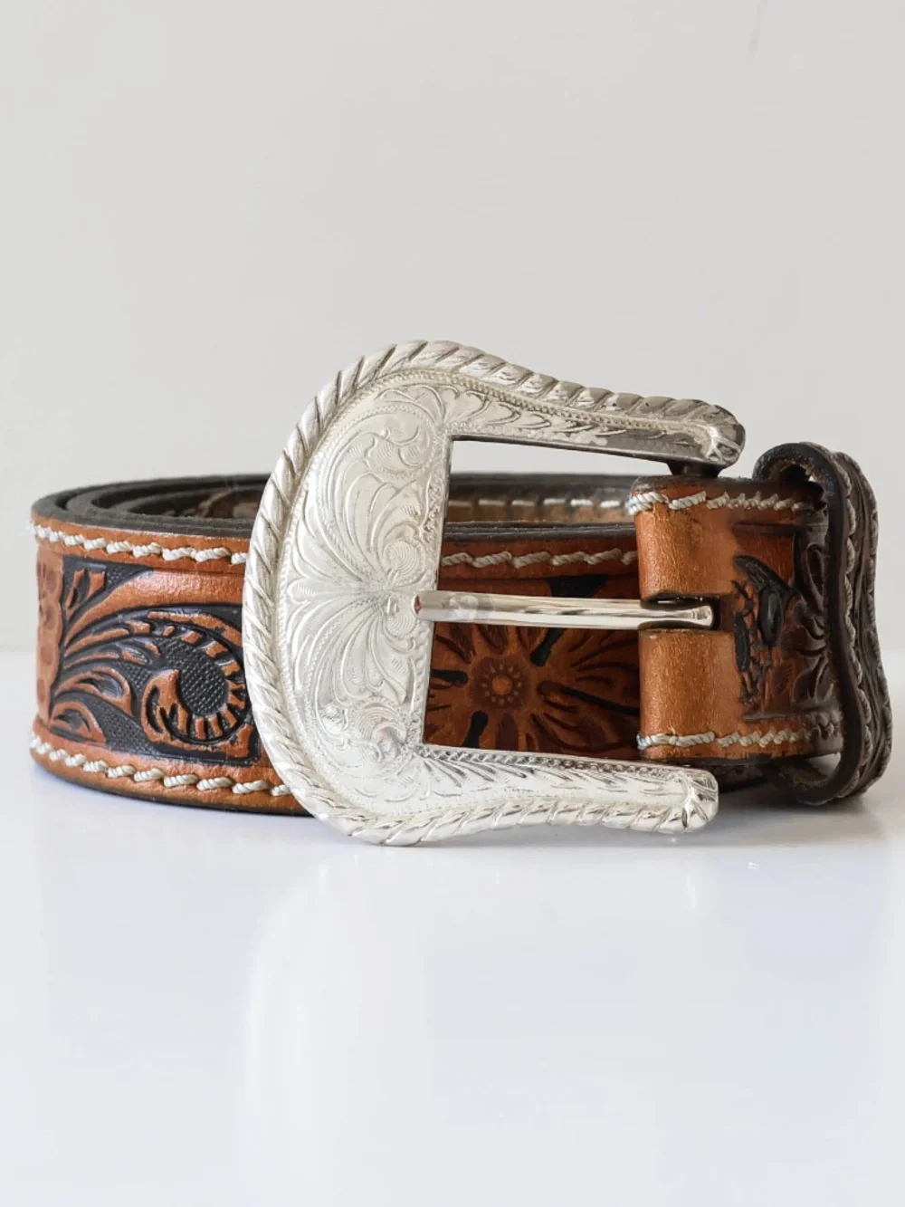 Amazing True Vintage Tony Lama Genuine Leather Concho Belt Metal Hardware USA